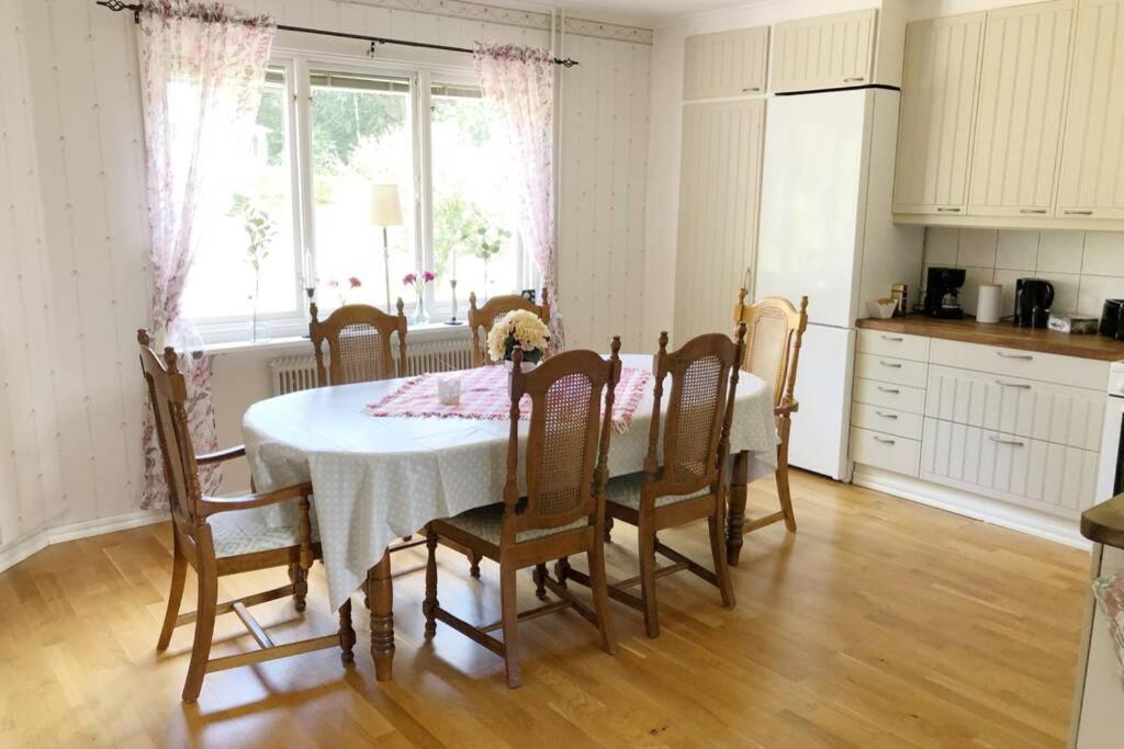 Tierp Egen Laegenhet I 2-Familjshus Pa Landet.ヴィラ エクステリア 写真
